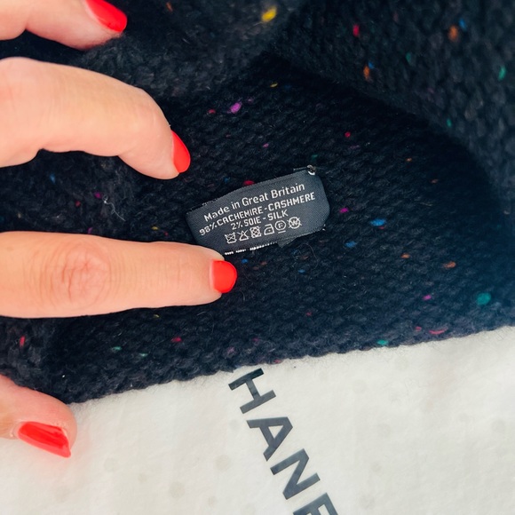 Cashmere Logo CHANEL Beanie - Picture 2 of 4